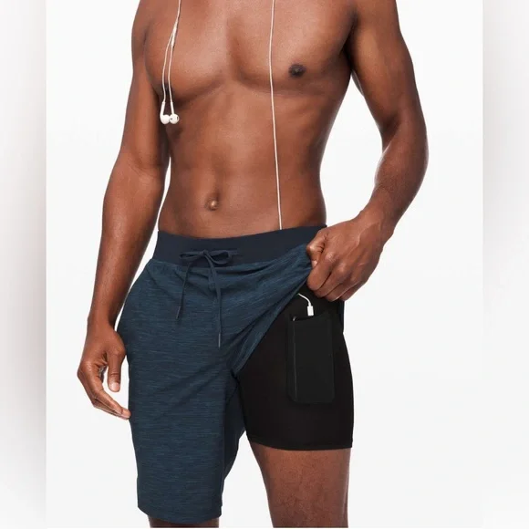 EUC Lululemon T.H.E. Short 9" *Liner in Heather Allover Iron Blue True Navy - Picture 4 of 5